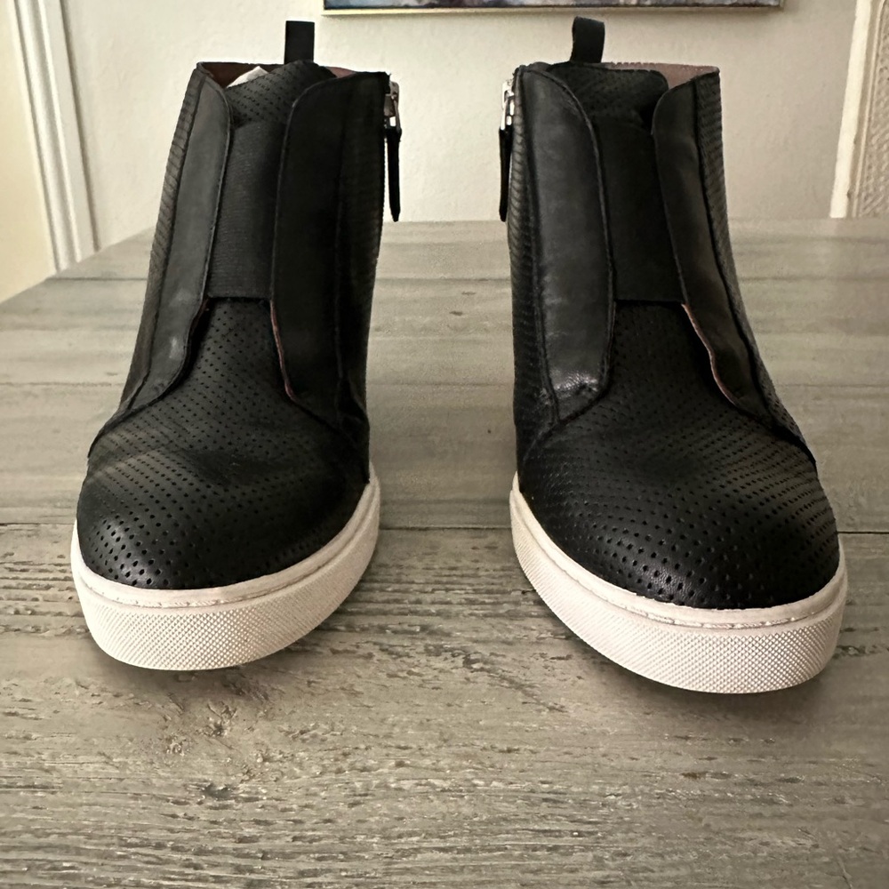 Linea Paolo black wedge